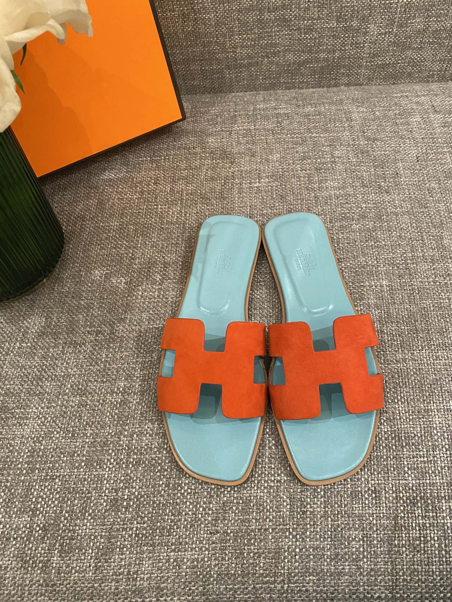 H**mes slippers