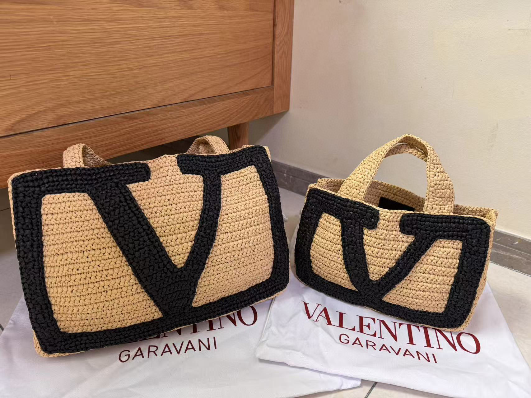 Va1e*ntin0 Garavani Viva Tote Bag
