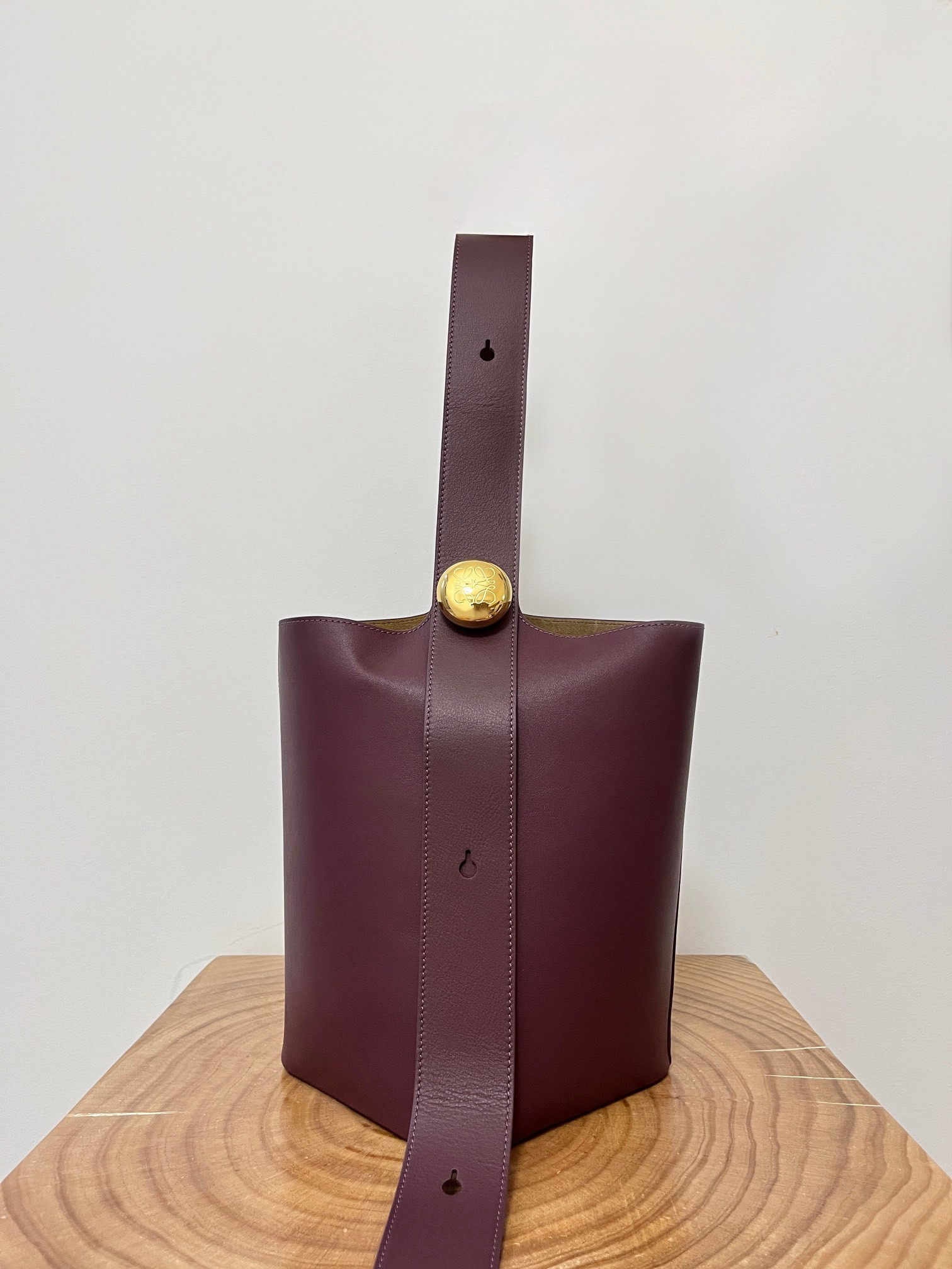 L0ew* pebble bucket bag-28*24*23cm