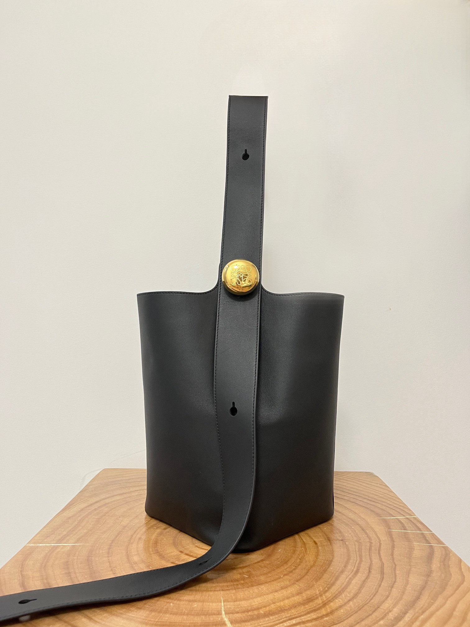 L0ew* pebble bucket bag-28*24*23cm