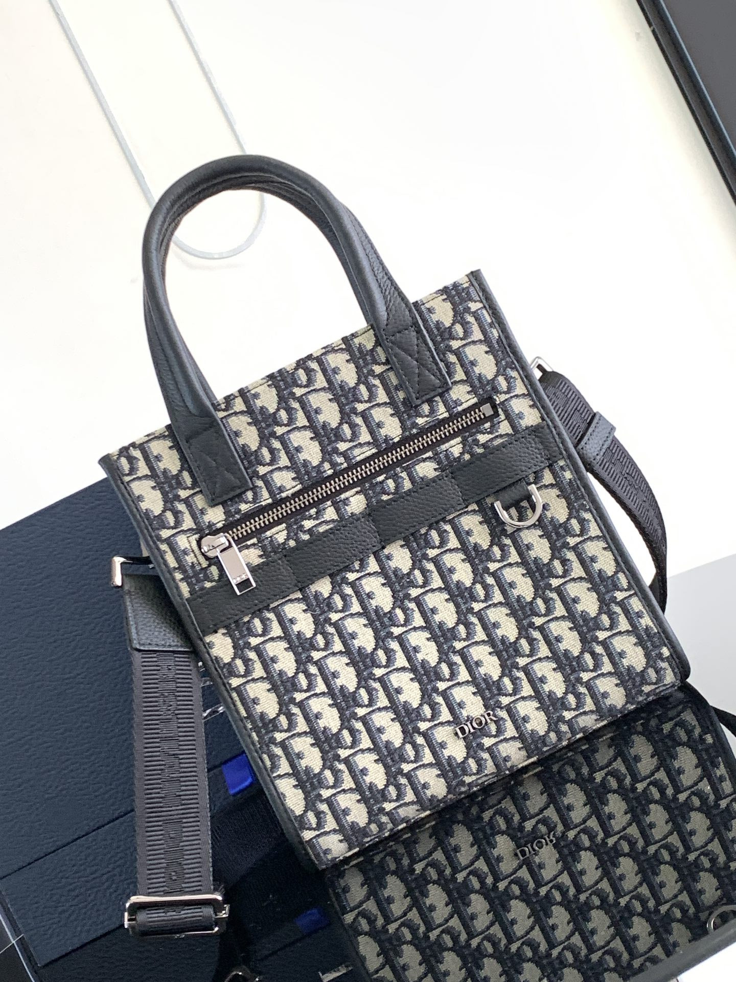 d*or safari Nor*h-south bag-21 x 23.5 x 7.5cm