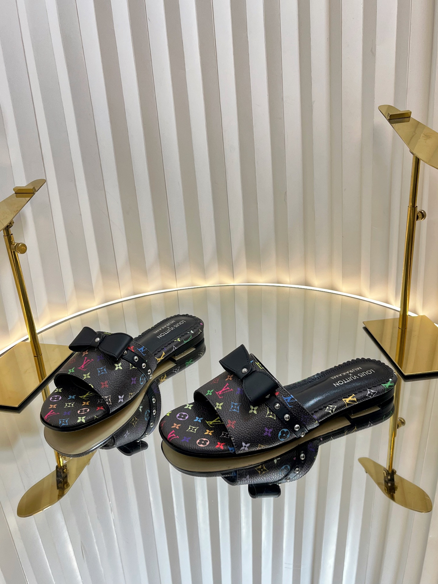 L0vis Vvtt0n Sandals
