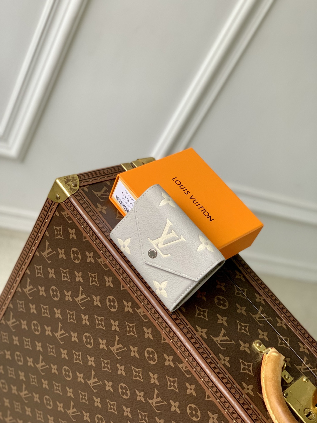 L0vis Vvtt0n Victorine By the Pool Wallet-12 x 9.5 x 2.5CM
