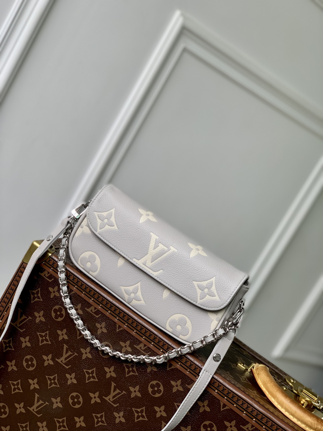 L0vis Vvtt0n Wallet on Chain Ivy-23.5 x 12 x 4.3CM