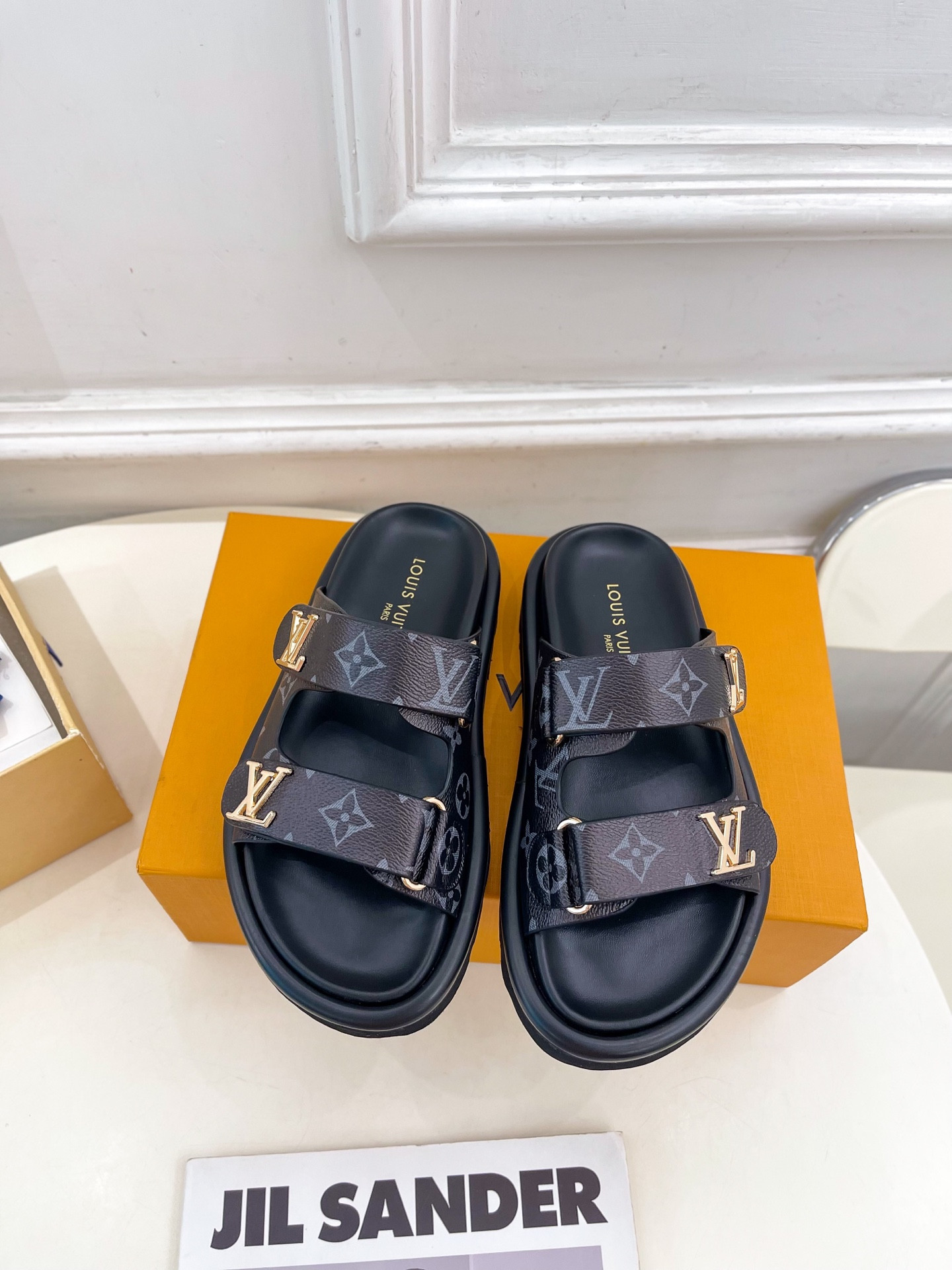 L0vis Vvtt0n 25SS Sandals