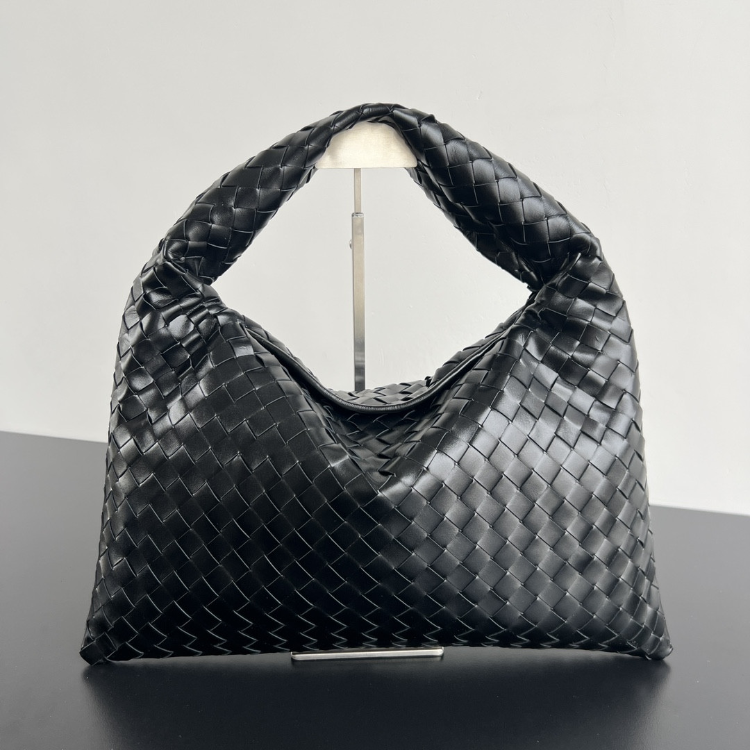 B0tt*ga Ven*ta Hop Bag-46x21x10CM