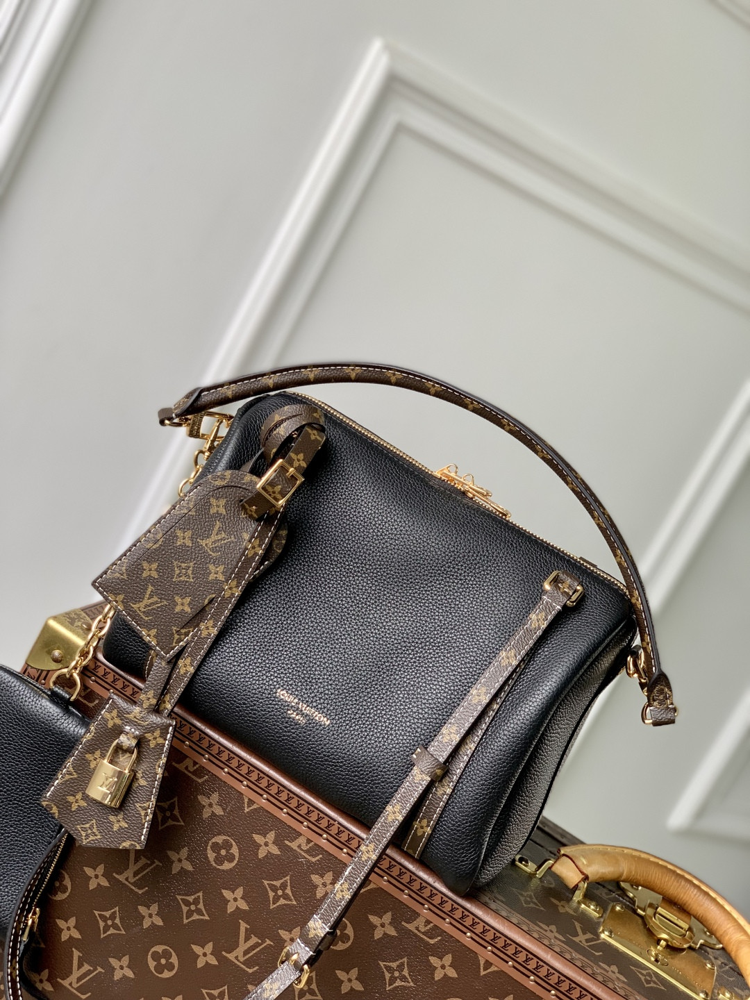 L0vis Vvtt0n M13667 Top Handbags-25*15*18CM