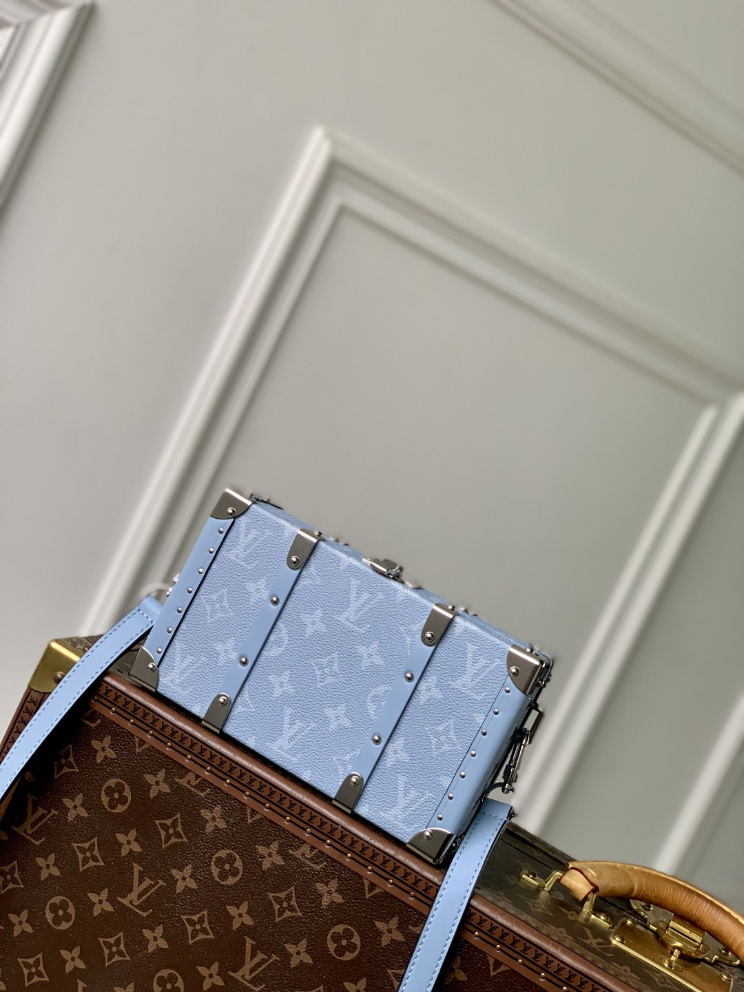 l0vis Vvtt0n wallet trunk taigarama -12.3 x 6 x 21.5cm