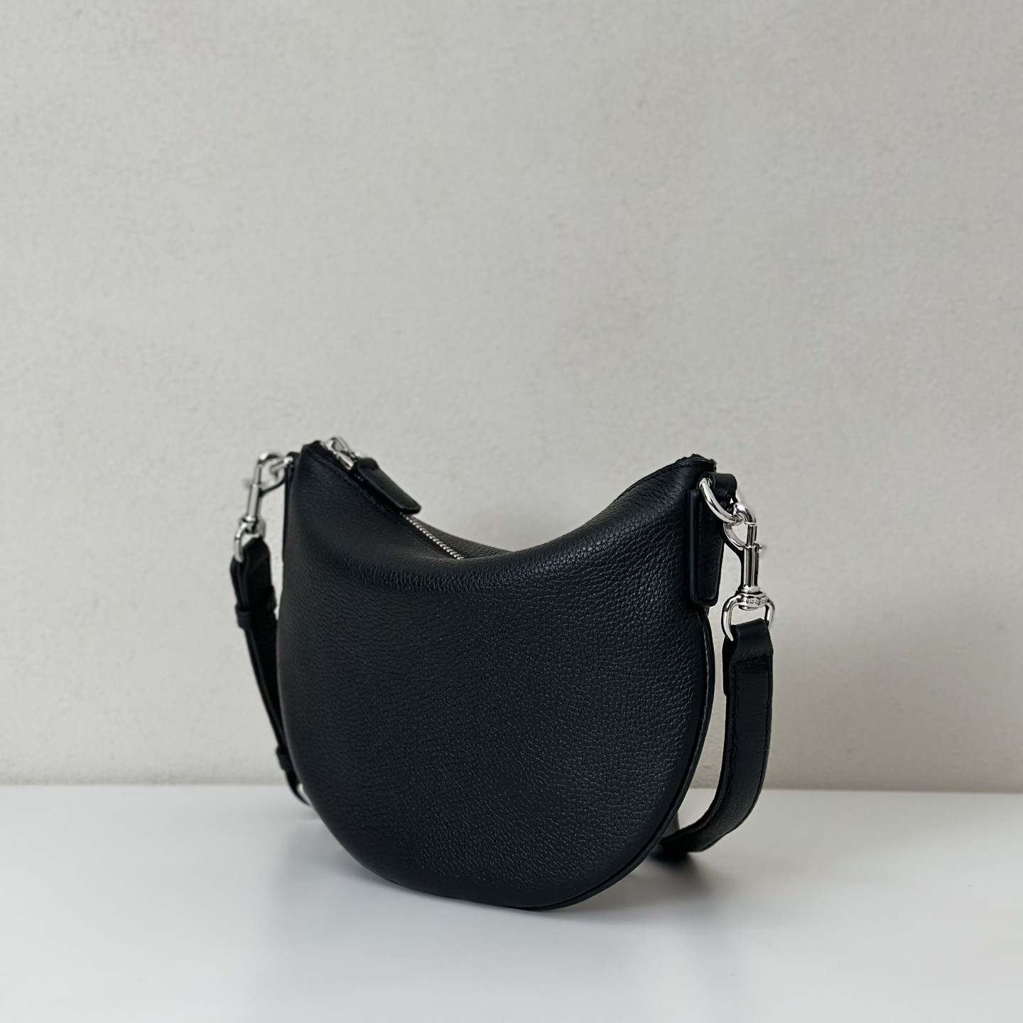 Gvc*1 G Body Leather Bag-23*18.5*2CM