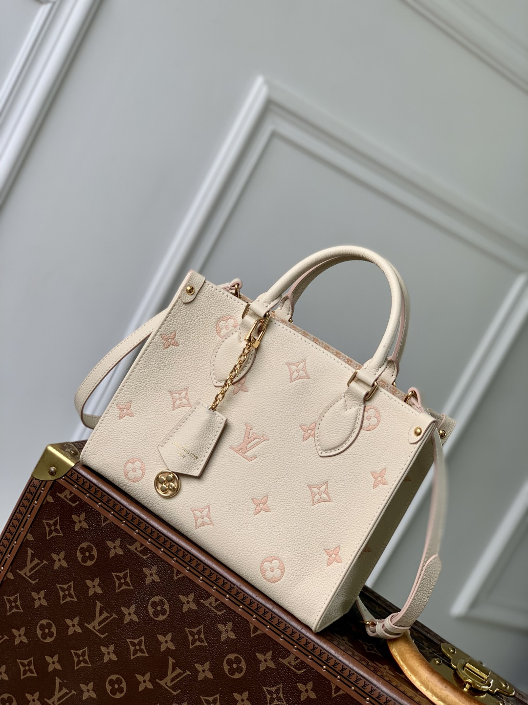 L0vis Vvtt0n OnTheGo Monogram Bold Handbag-M14576-19 x 11.5 x 25CM