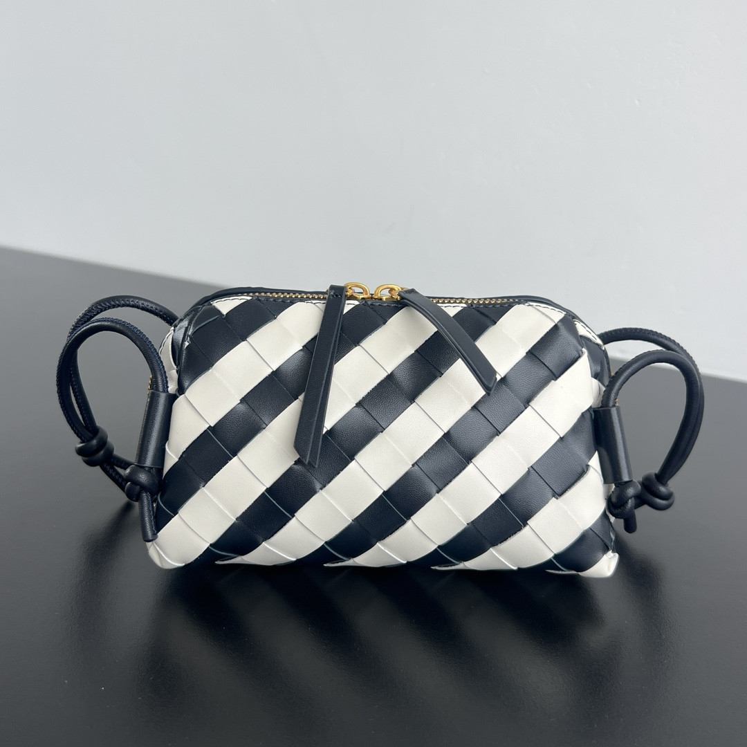 b0tt*ga Ven*ta concert striped leather pouch crossbody bag-18.5*11.5*8.5cm