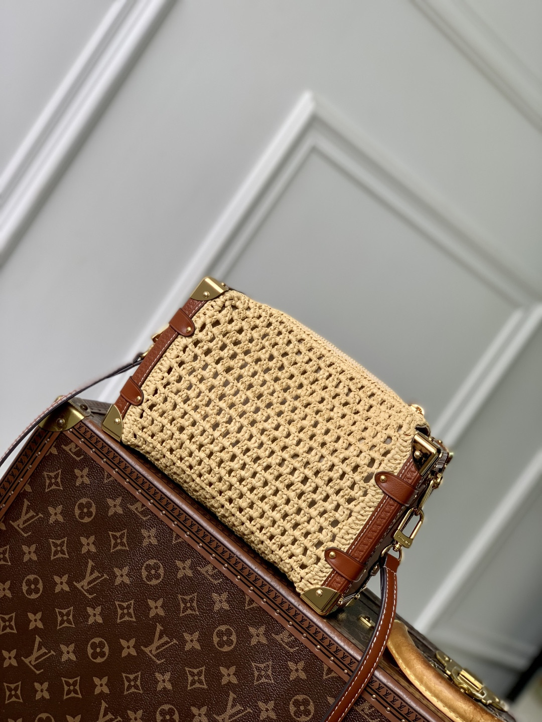 L0vis Vvtt0n Side Trunk -M14606-16 x 8.5 x 23.5CM