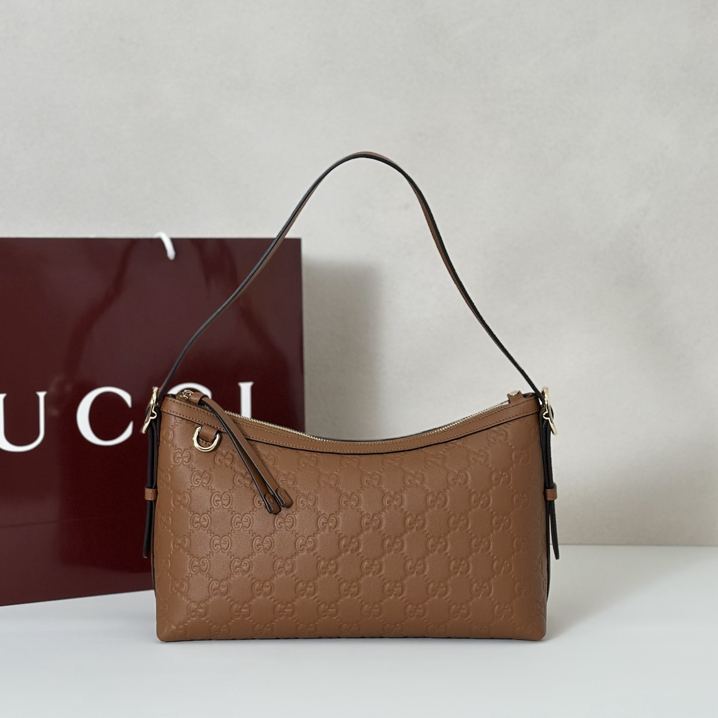 Gvc*1 Medium Emblem Shoulder Bag-30*19*11CM