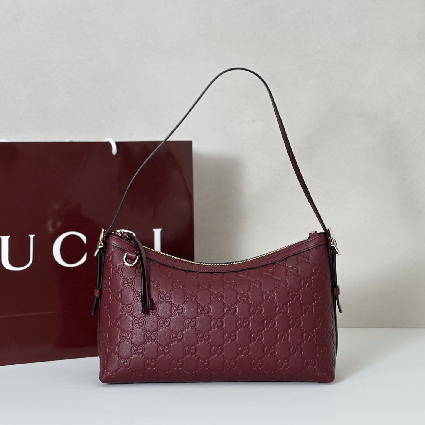 Gvc*1 Medium Emblem Shoulder Bag-30*19*11CM
