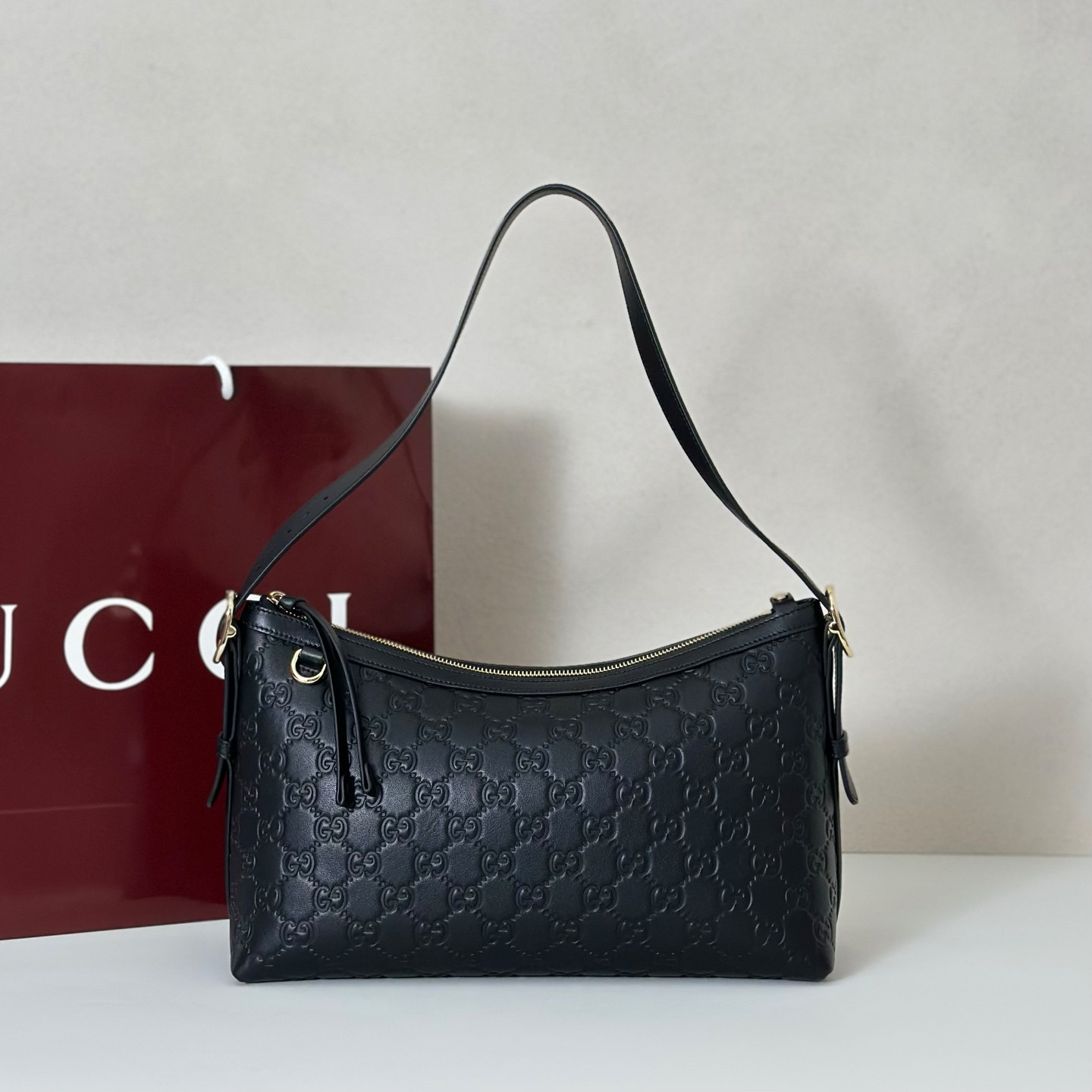 Gvc*1 Medium Emblem Shoulder Bag-30*19*11CM