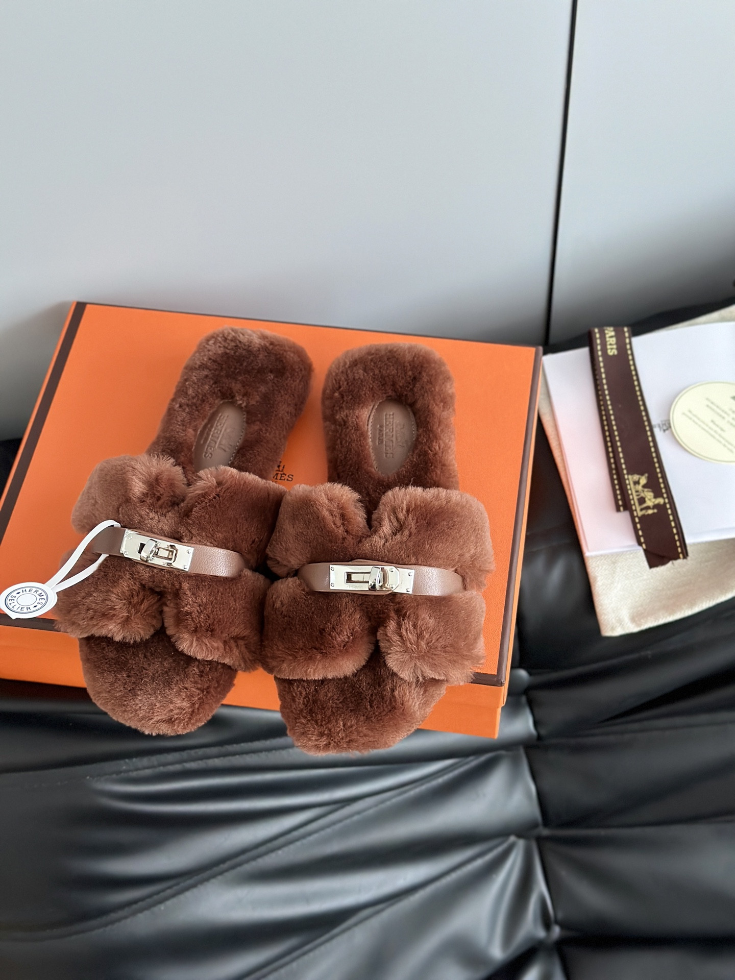 H**me5 Slippers