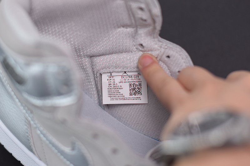 JORDAN 1 RETRO HIGH CO JAPAN NEUTRAL GREY (2020) DC1788-029