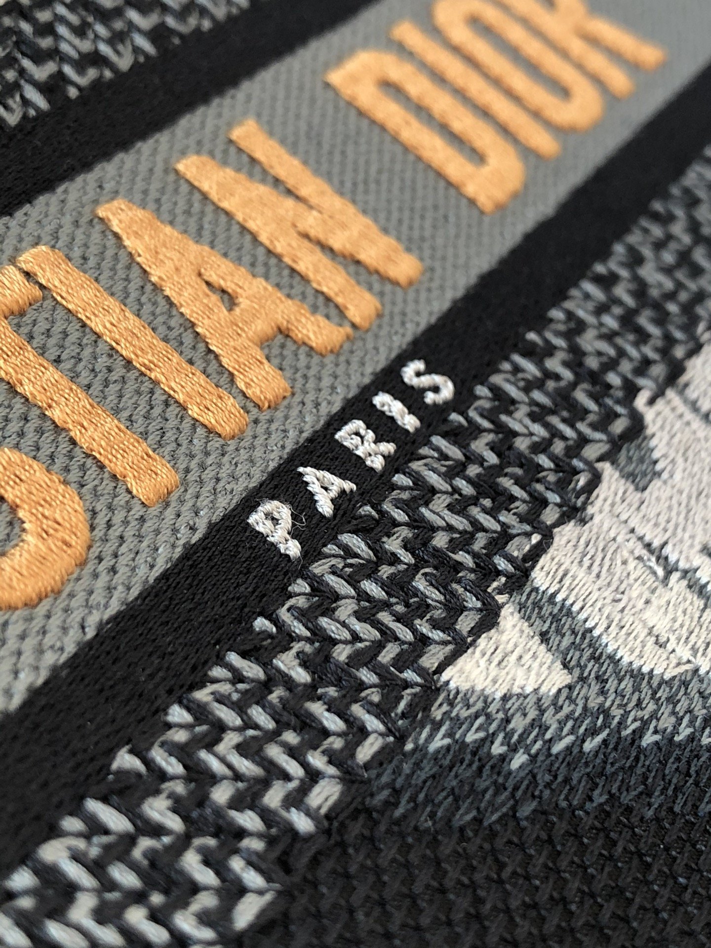 D*or mini book tote-23*17*7cm