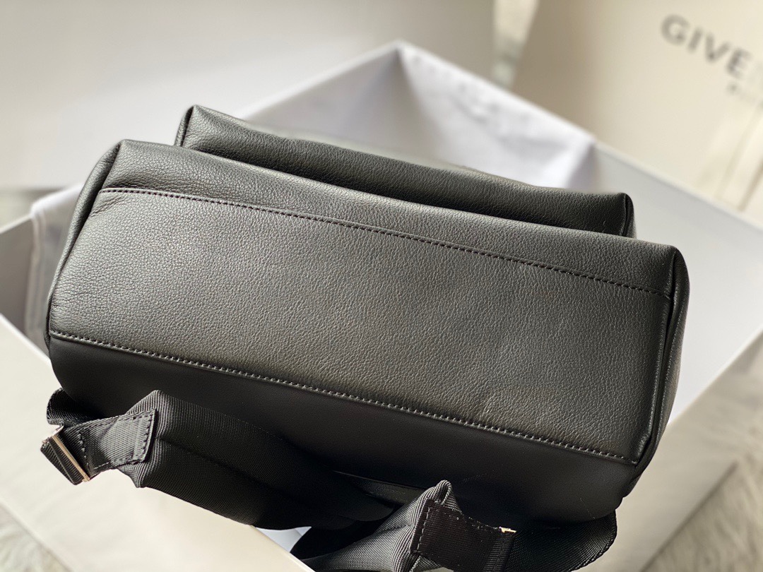 G1uenchy backpack-28x40x15cm