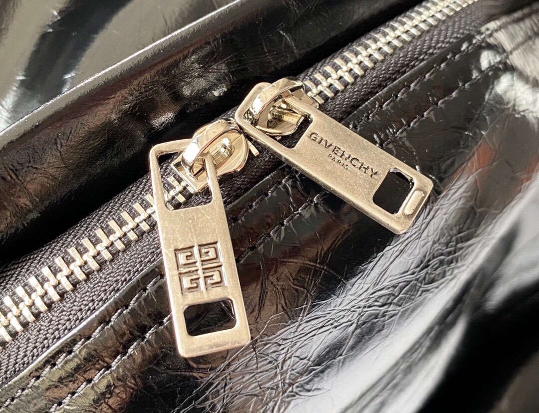 G1uenchy backpack-28x40x15cm