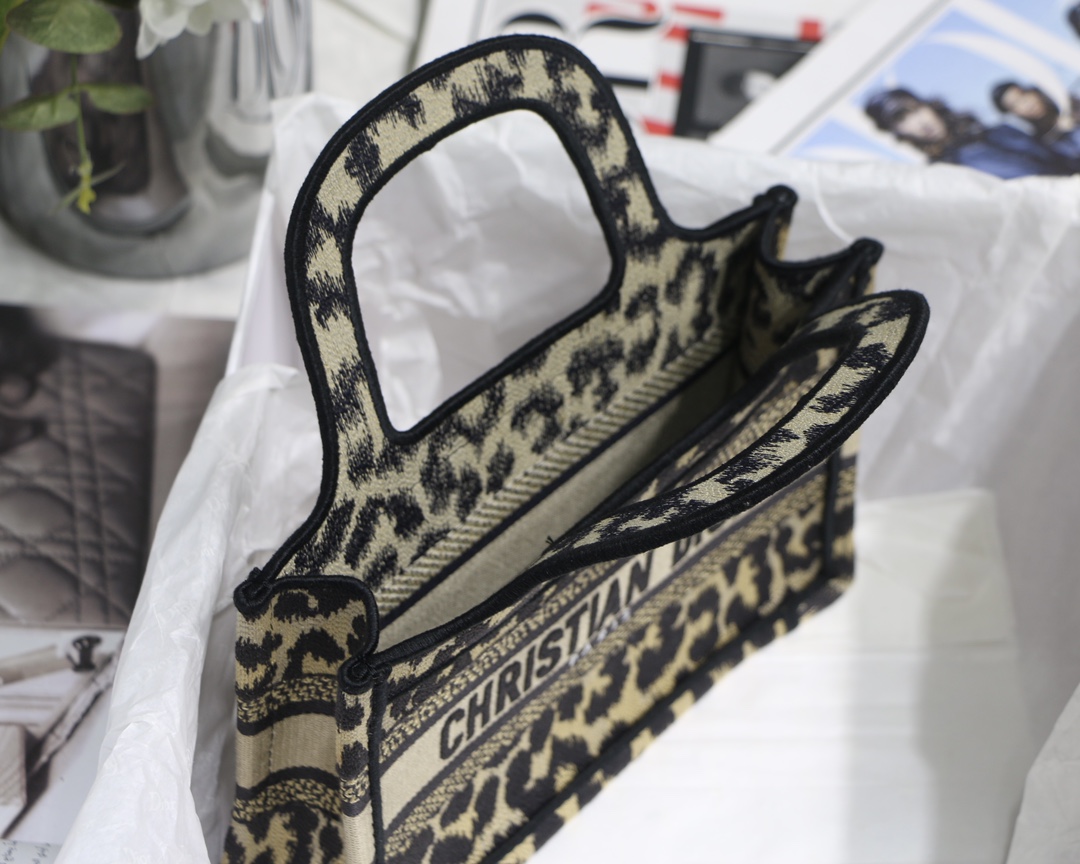 D*or mini book tote-23*17*7cm