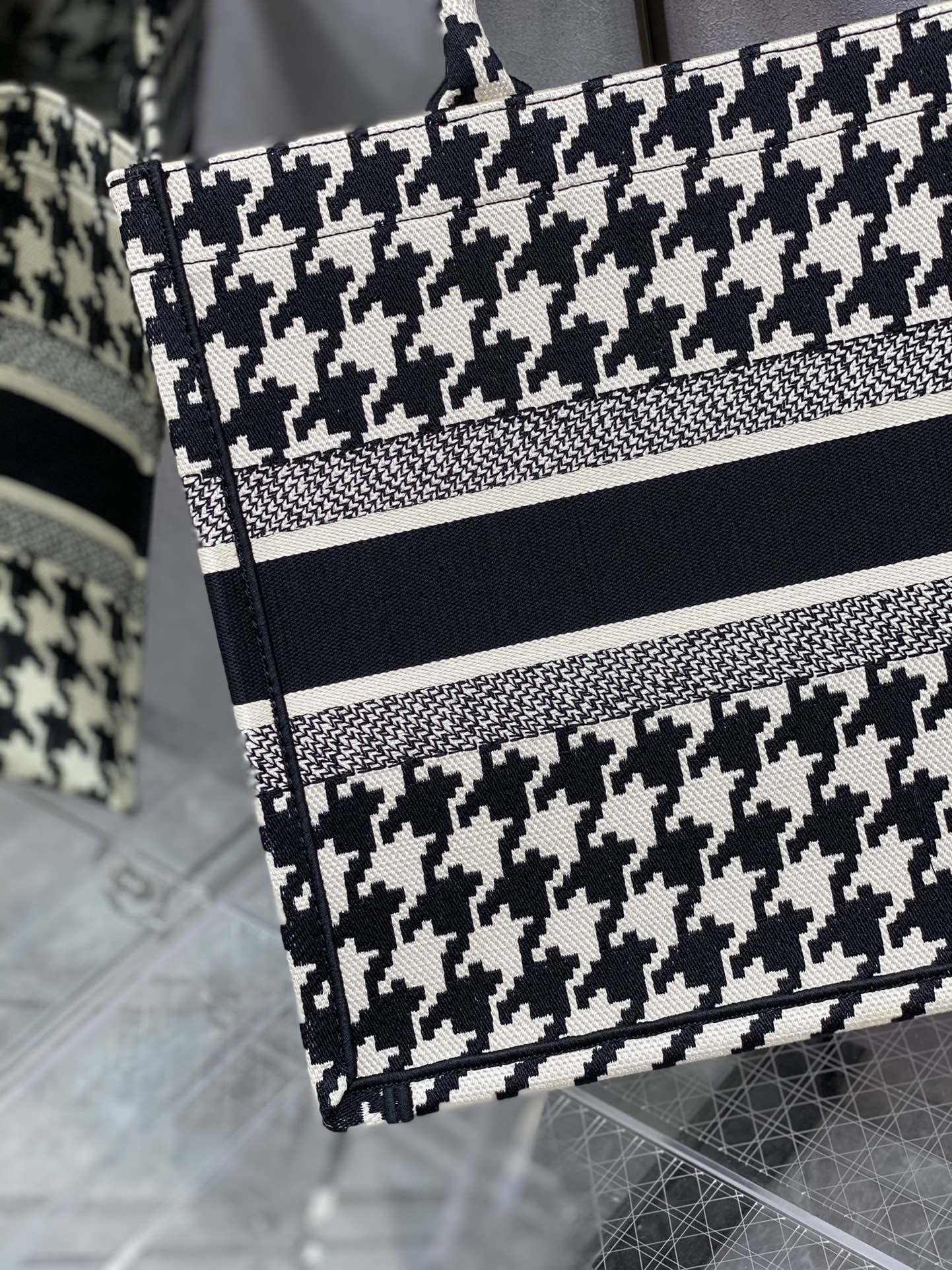 D*or small book tote-36*18*28cm