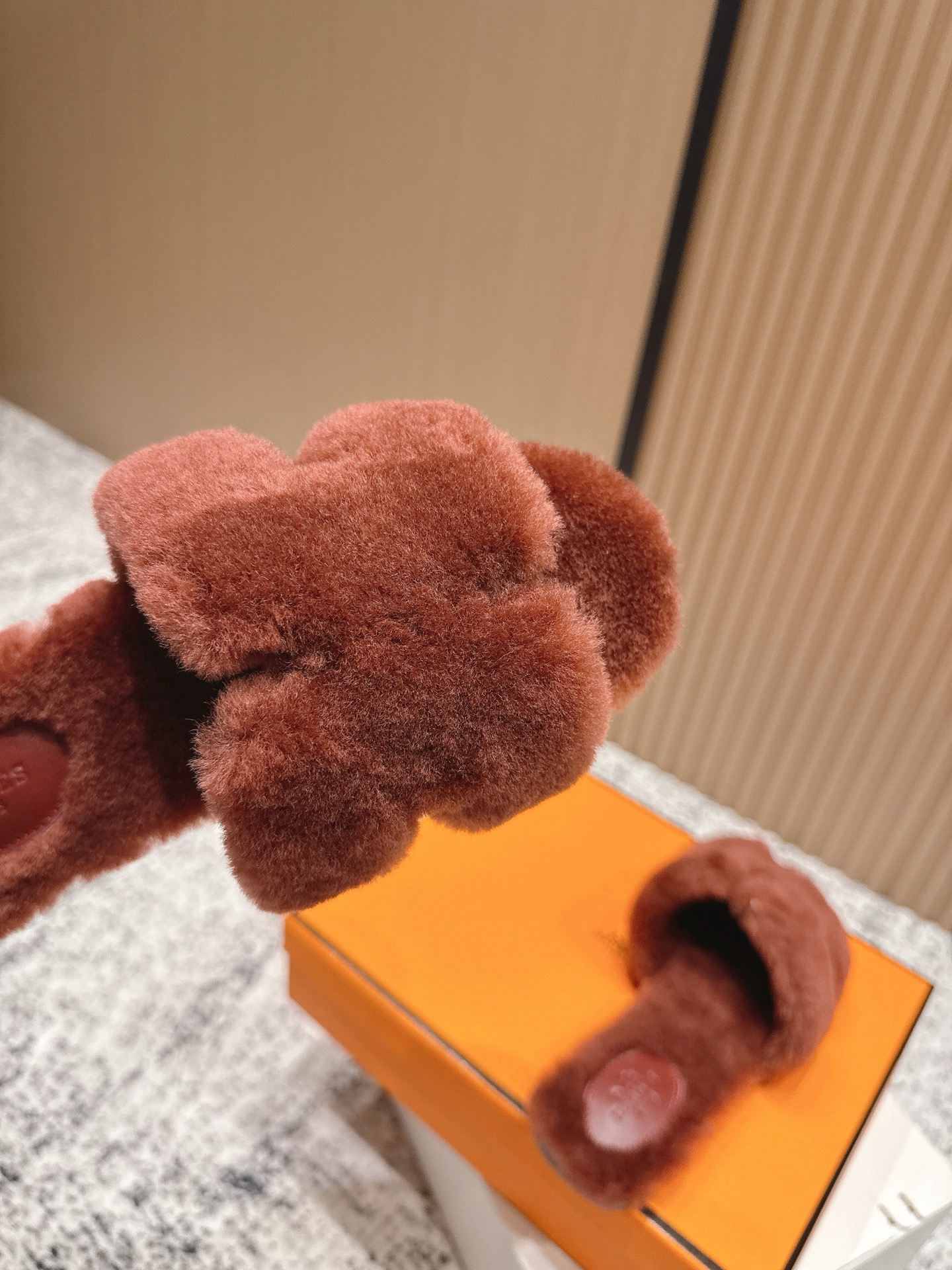 H**me5 Slippers