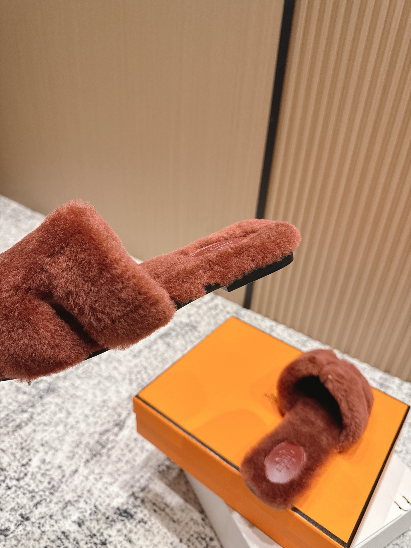 H**me5 Slippers