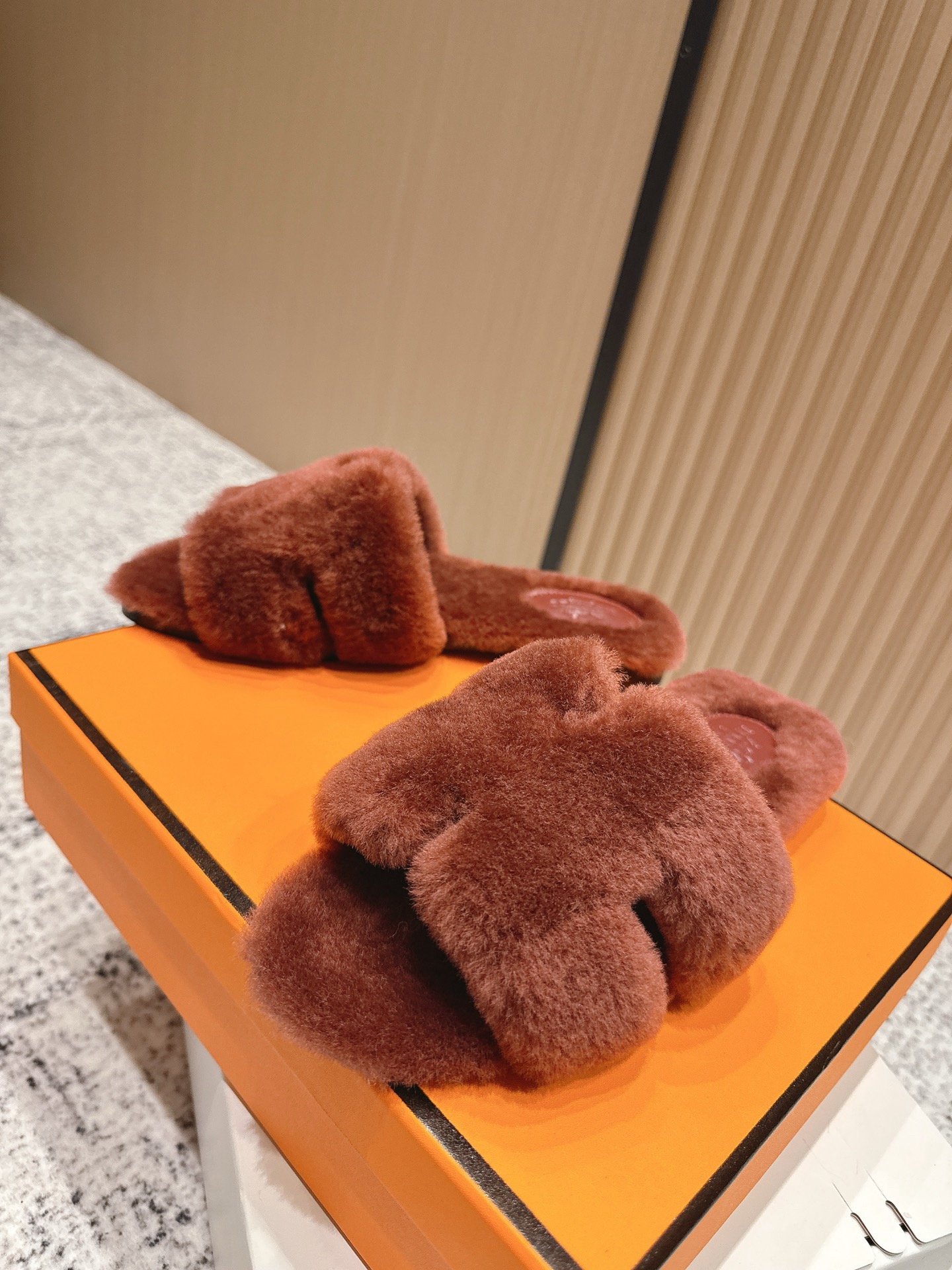 H**me5 Slippers