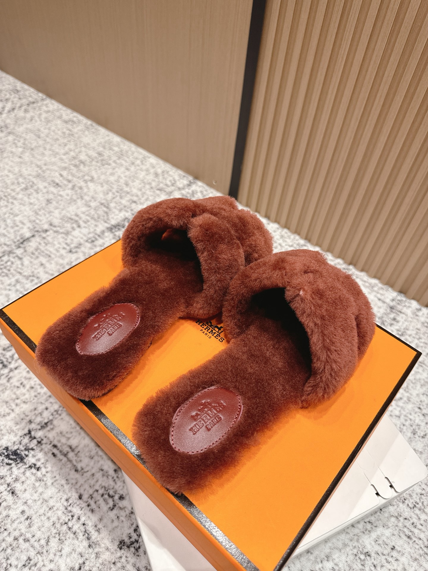 H**me5 Slippers