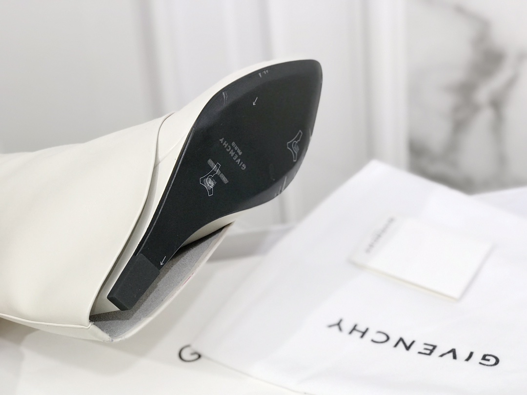 G1uenchy boots(eu35-42)