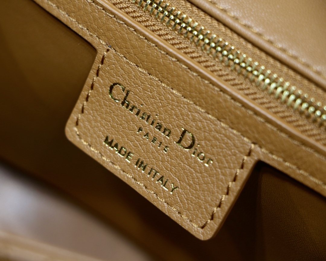 D*or 2021 caro bag-28*17*9cm