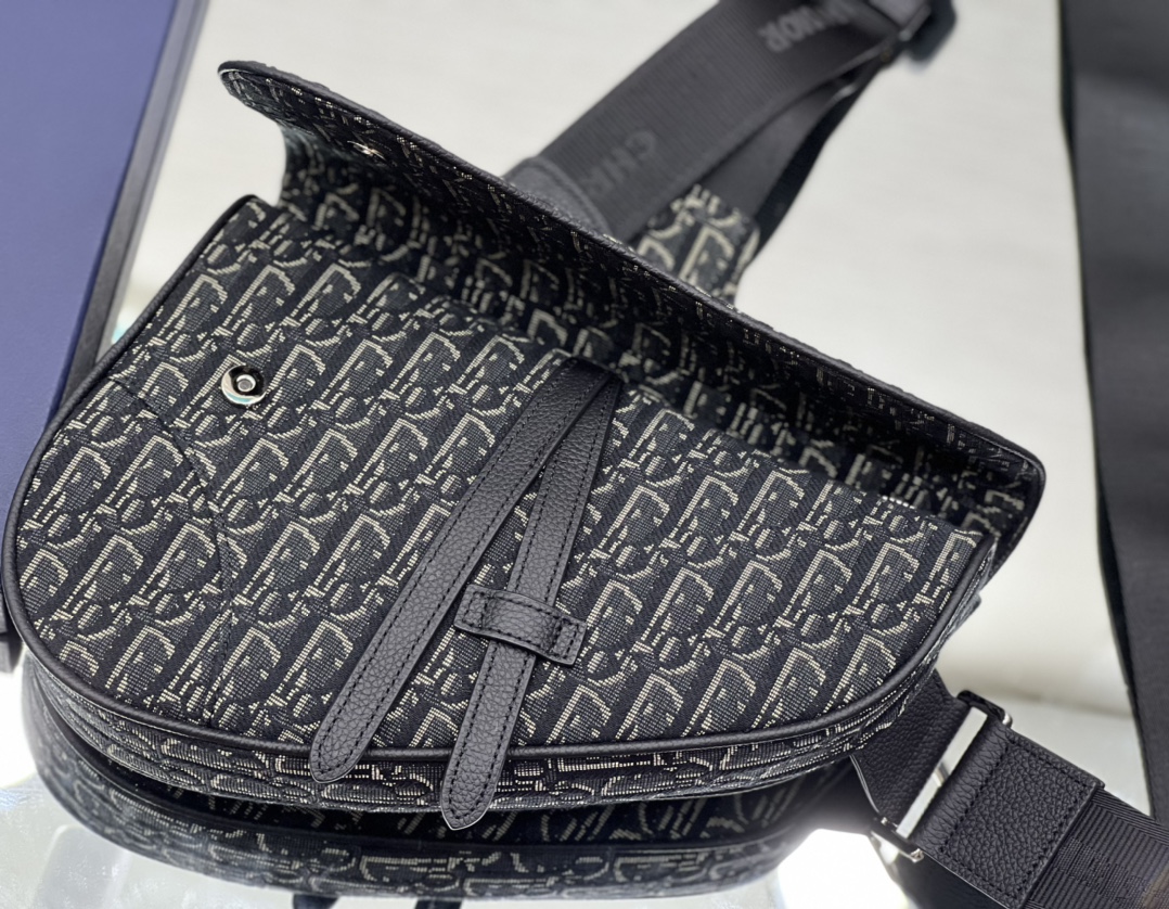 D*or saddle bag-20 x 28.6 x 5cm