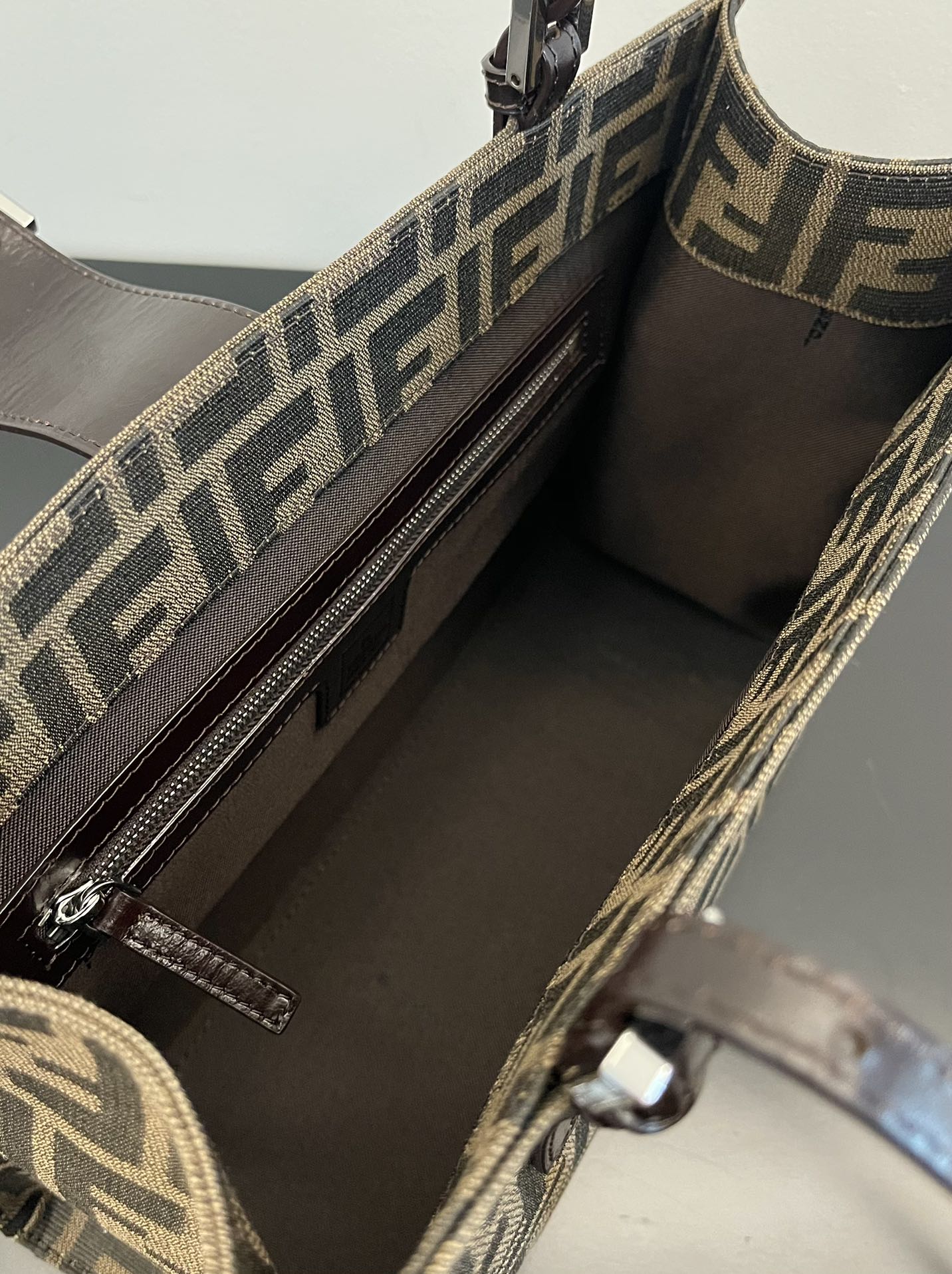 F**di vintage handbags-28x19x10cm