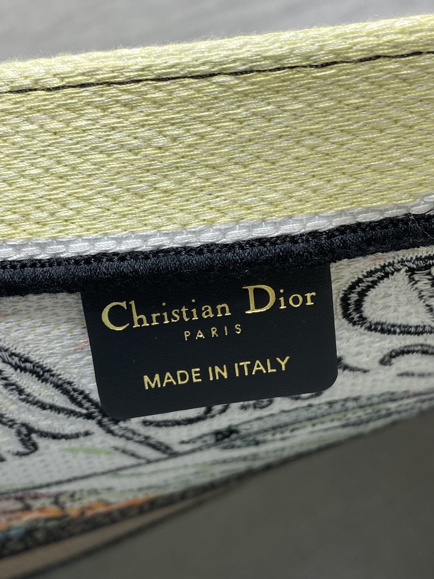 Diro Book Tote