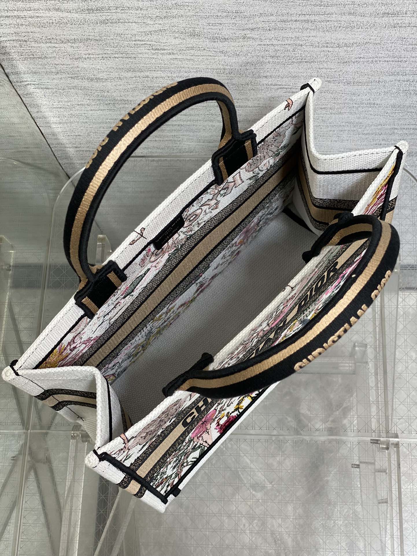 Diro Book Tote