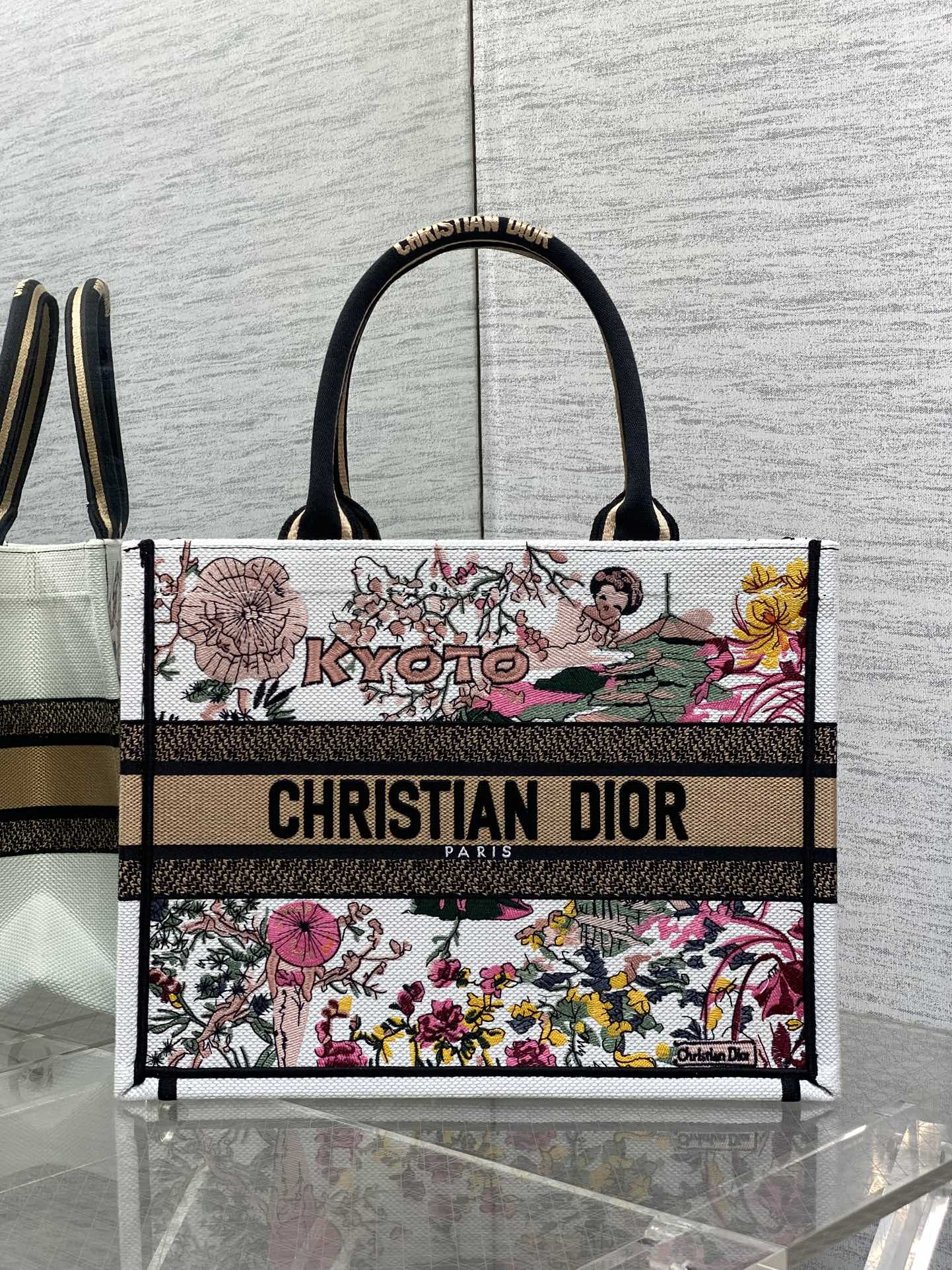 Diro Book Tote
