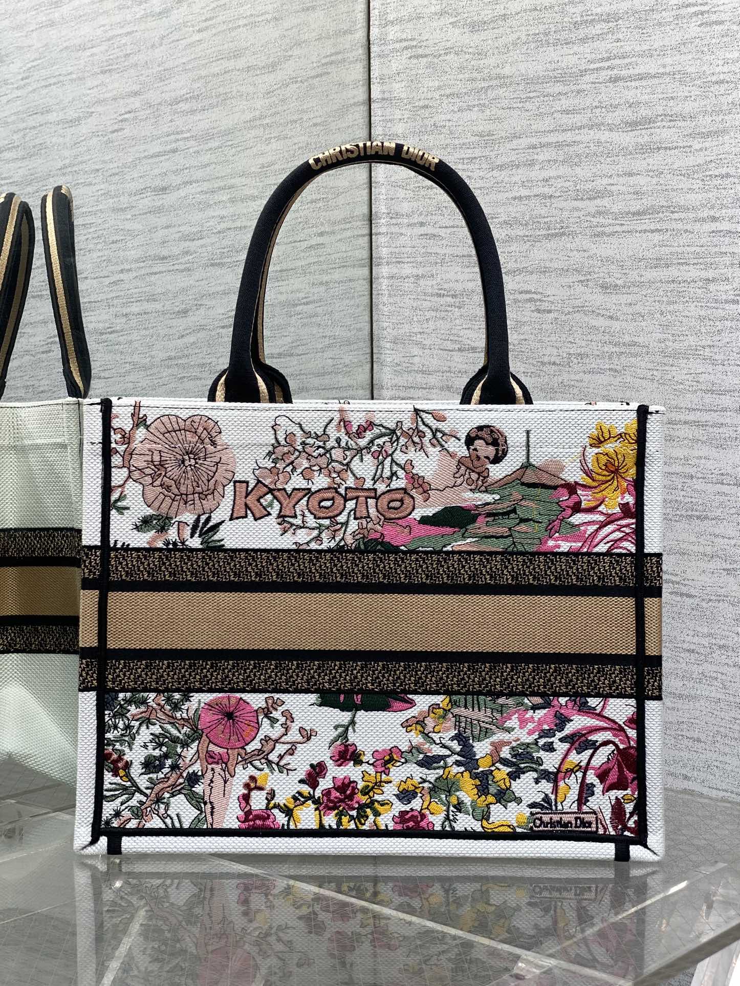 Diro Book Tote