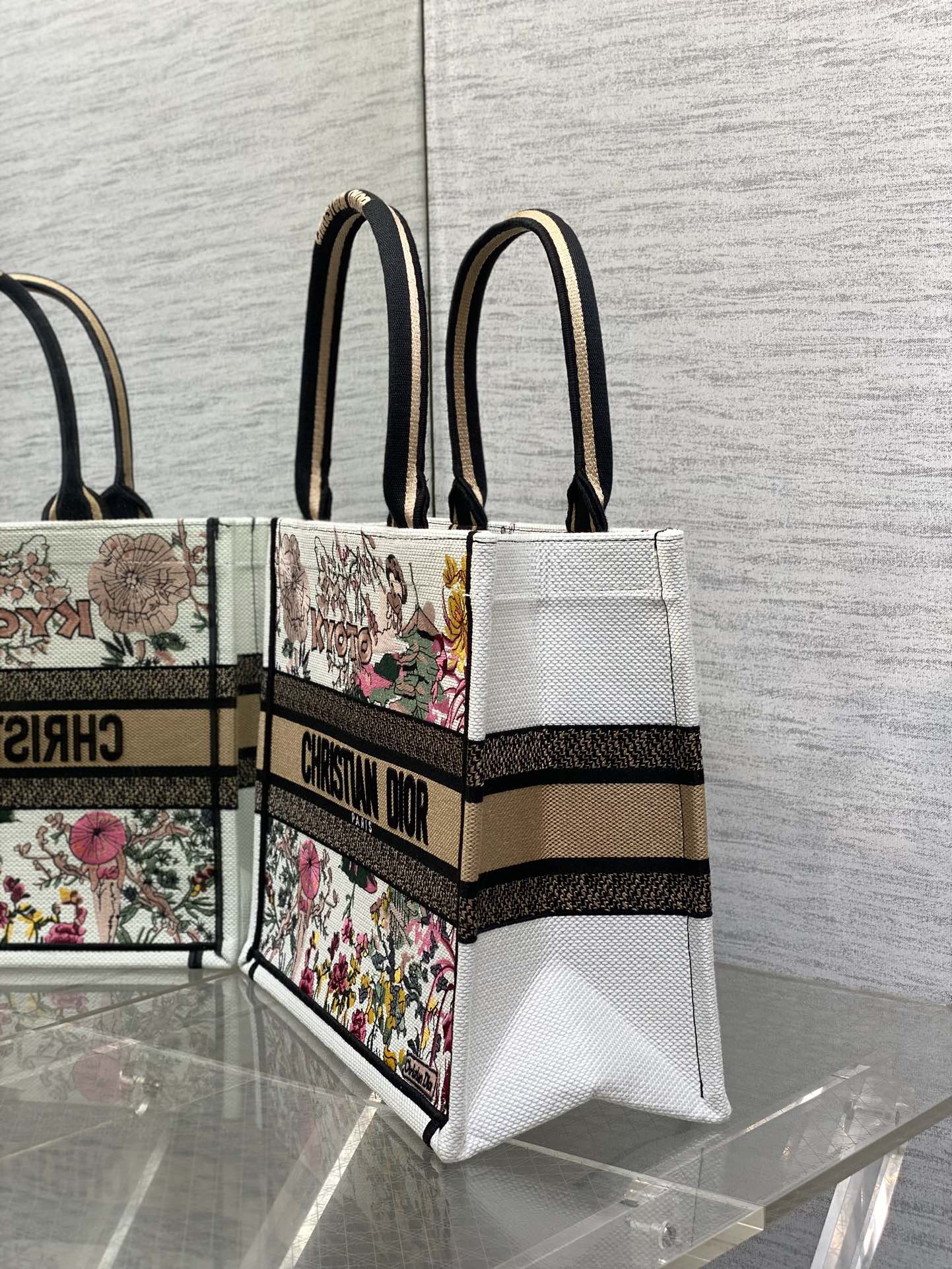 Diro Book Tote