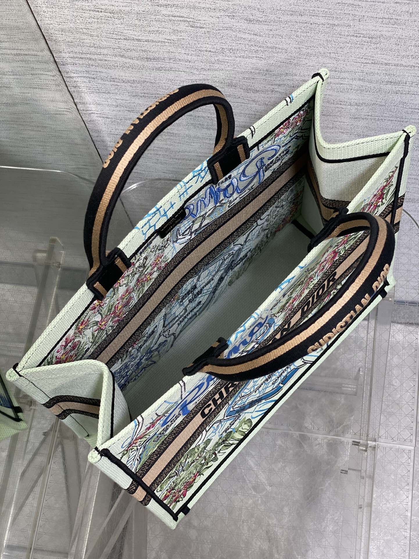 Diro Book Tote