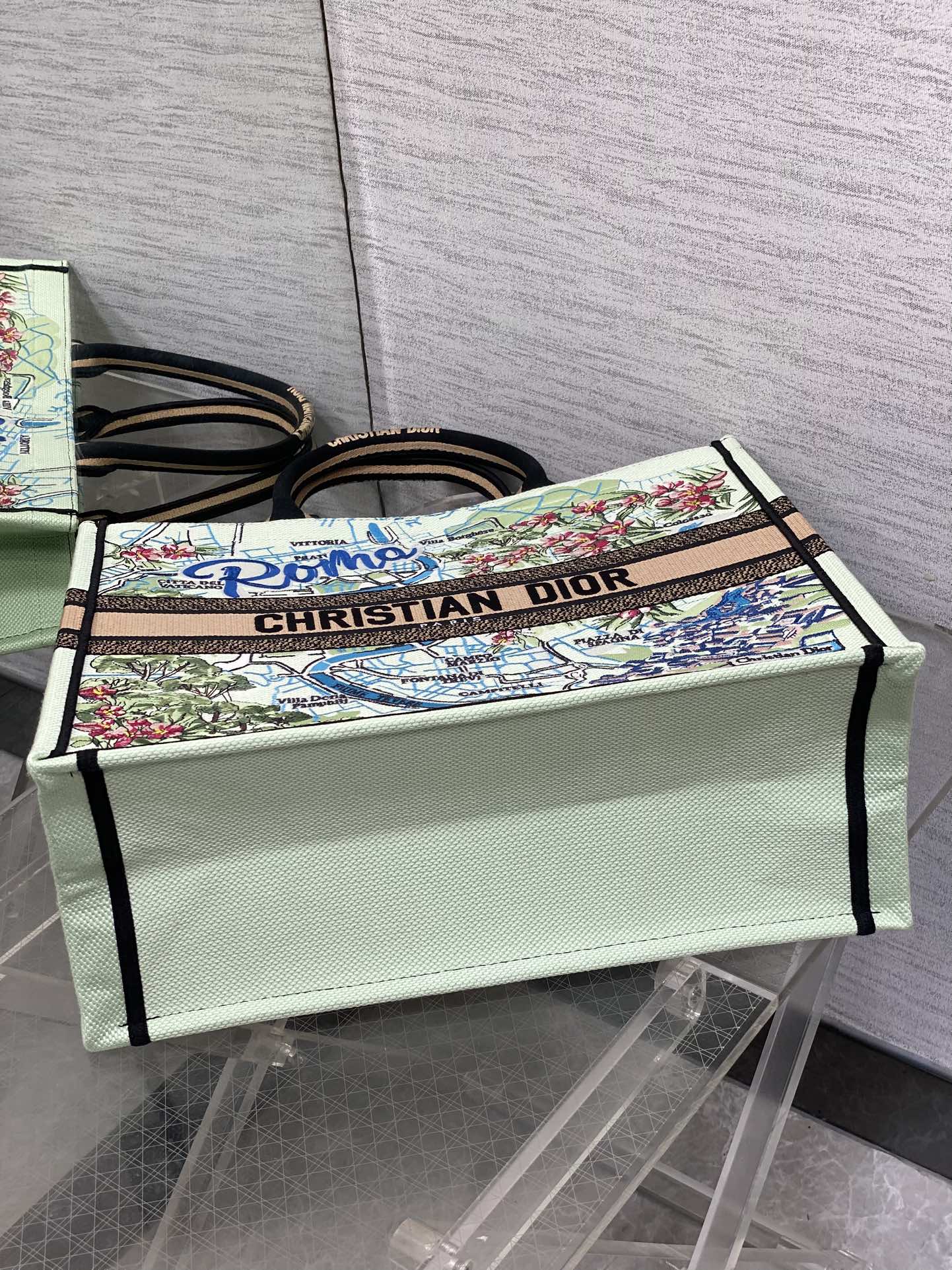 Diro Book Tote