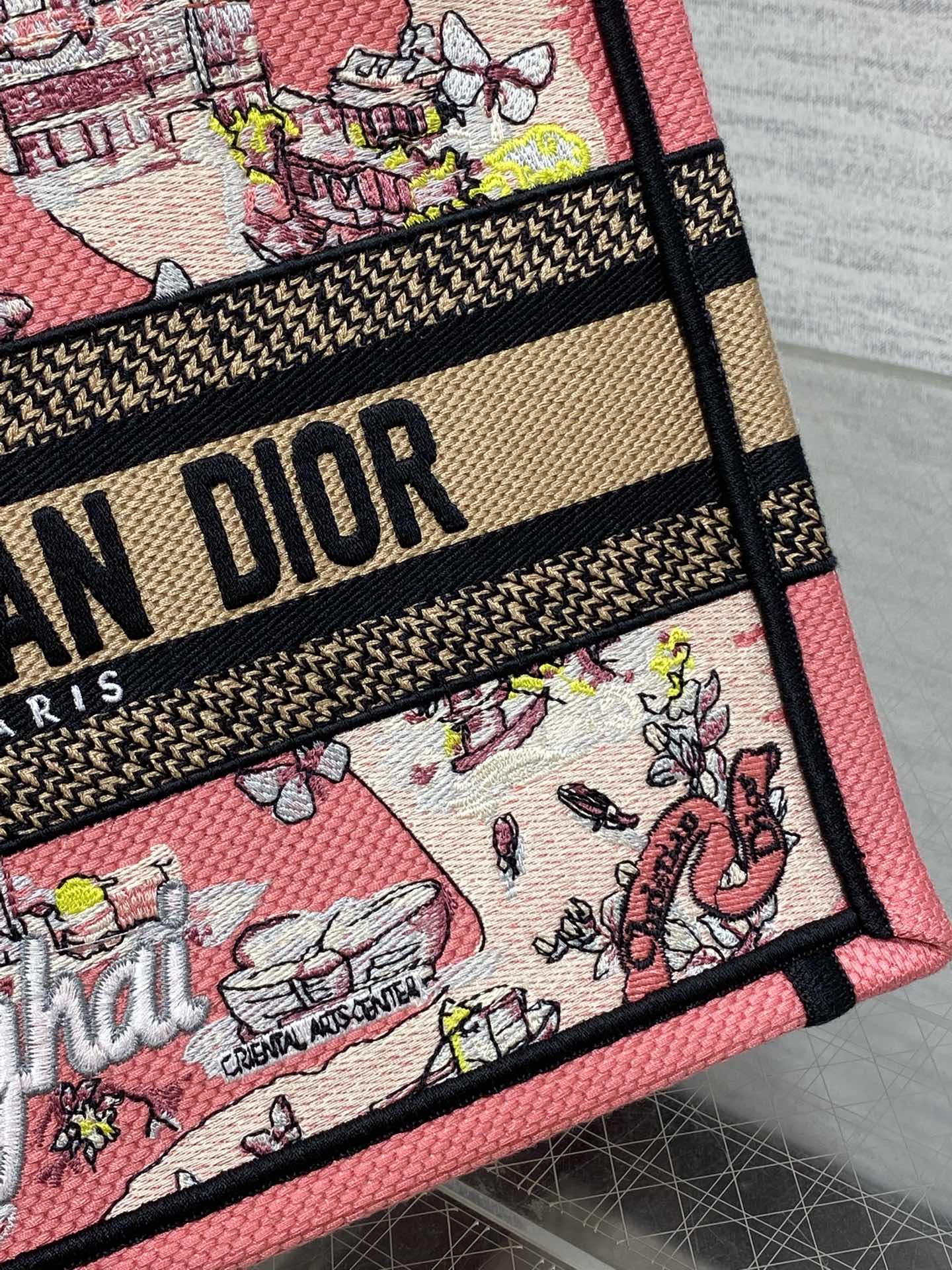 Diro Book Tote