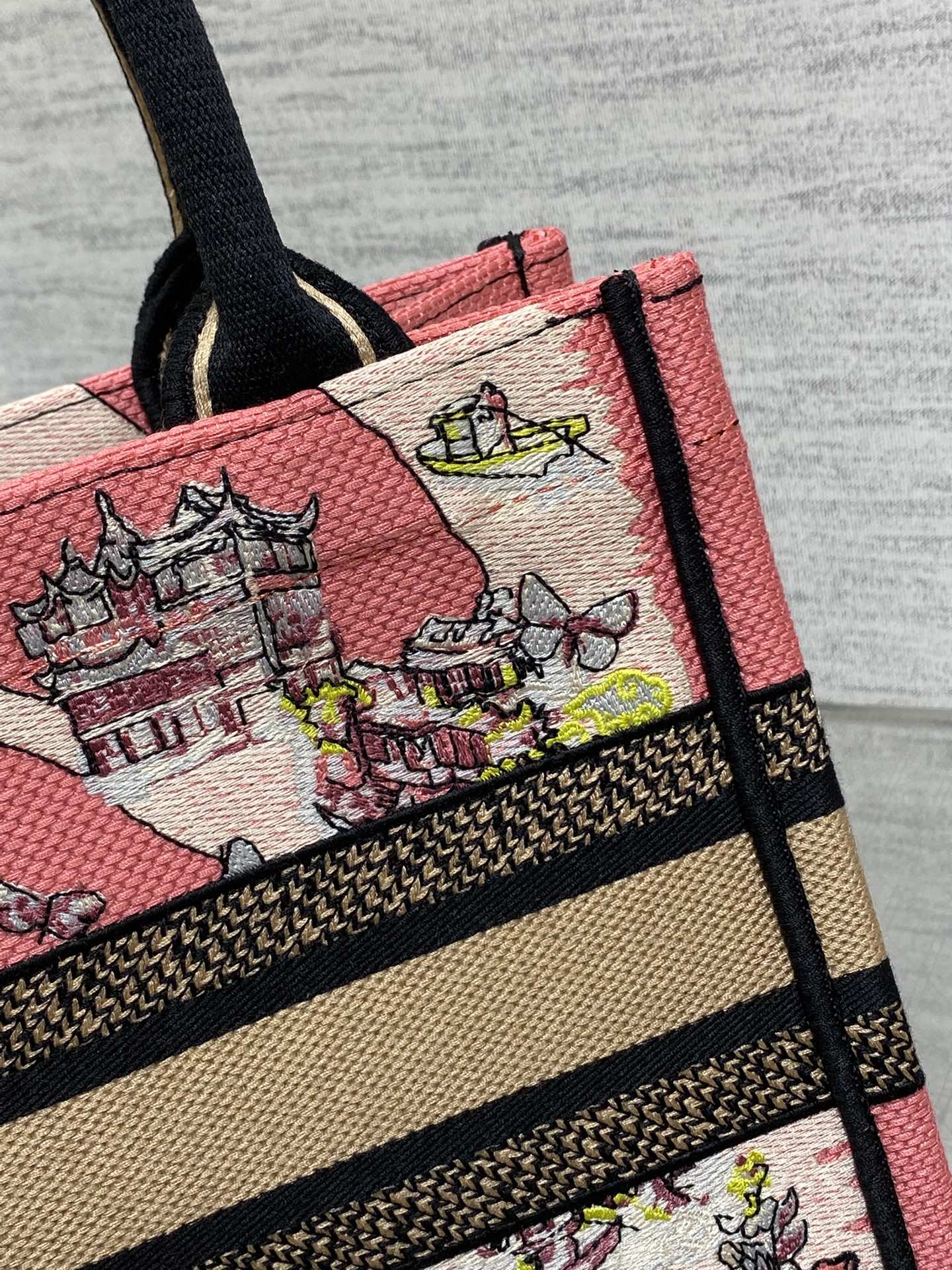 Diro Book Tote