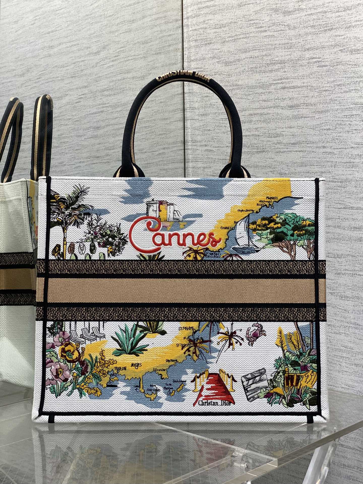 Diro Book Tote
