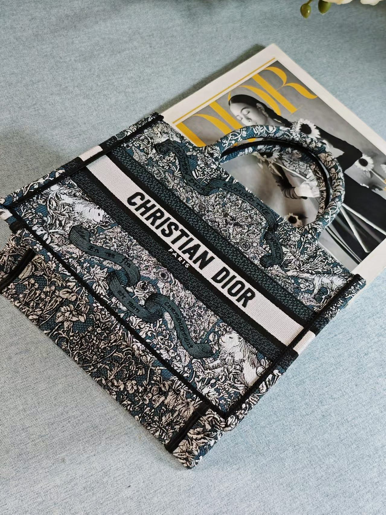 Diro Book Tote
