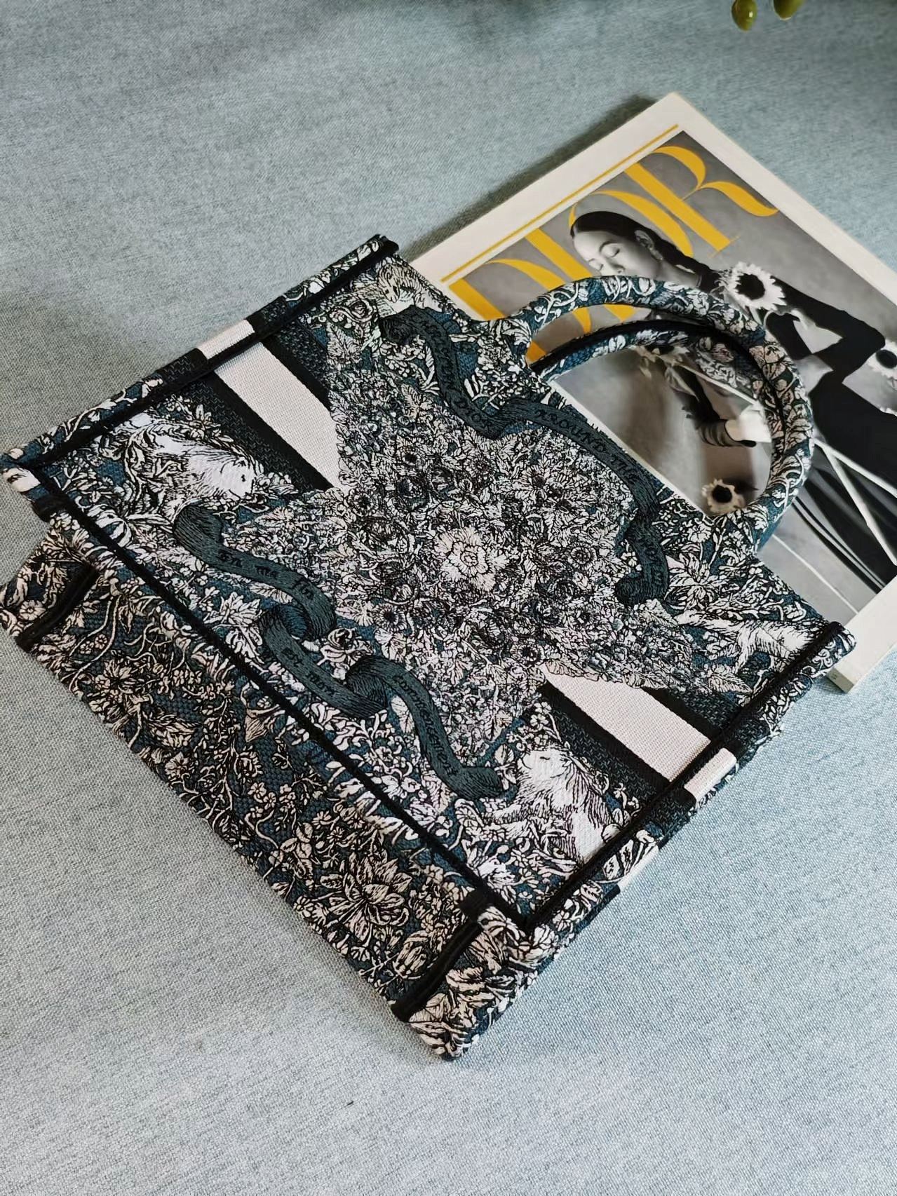 Diro Book Tote