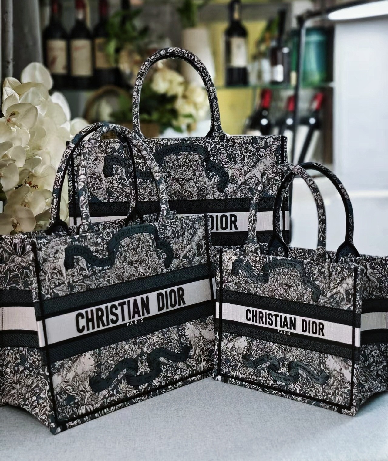 Diro Book Tote