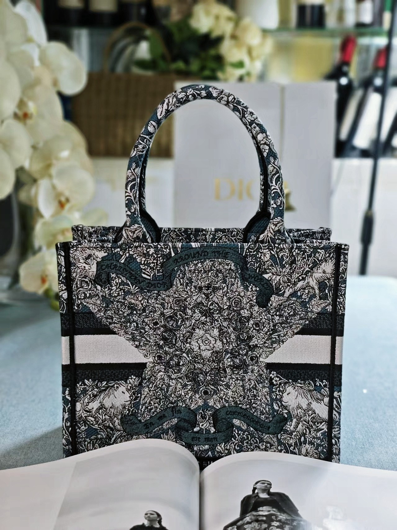 Diro Book Tote