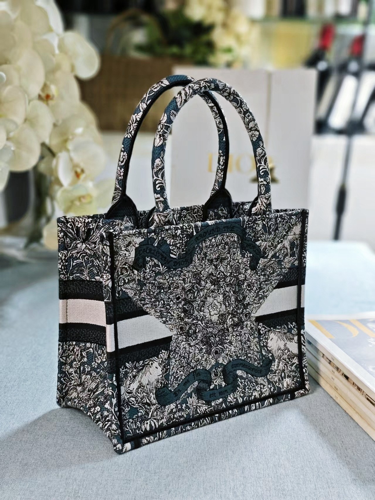 Diro Book Tote