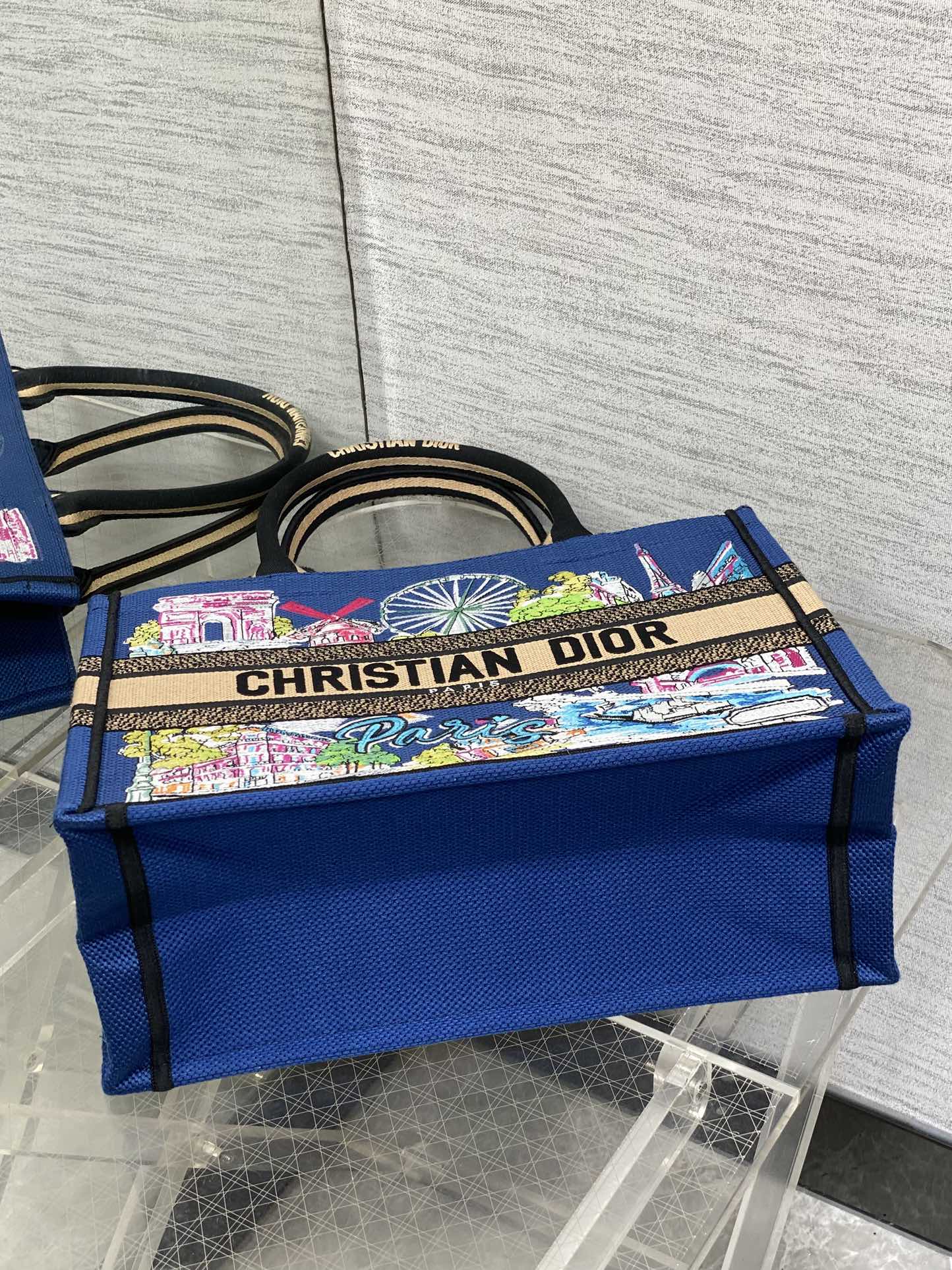 Diro Book Tote